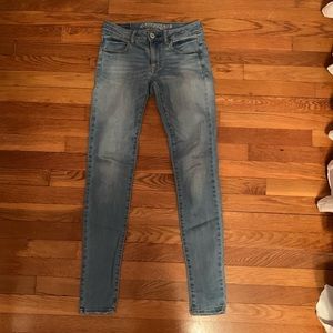 Light wash women’s jeggings